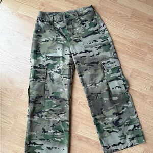 FEELZ Camo Cargo Pants Women’s Size XS – Military Streetwear Wide Leg